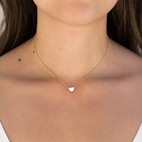 Minimalist Cute Mini Heart Simple Charm Necklace - Picture 4 of 10